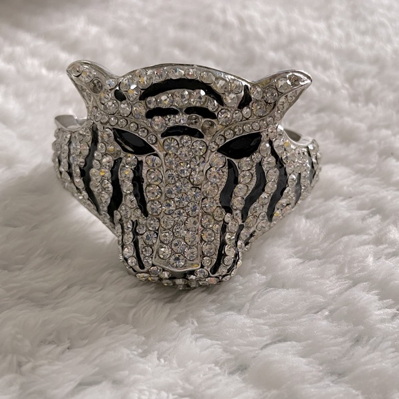Rhinestone Tiger Head Statement Bracelet - Picture 3 of 8